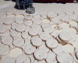 Foto del paso 5 de la receta: Bizcochitos de grasa "Para la hora del mate"