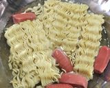 Foto langkah ke 1 dari resep Mie Goreng Mozarella.