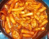 Hình bước làm 2 của món Bánh gạo Tokbokki HQ