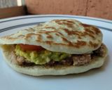 Foto del paso 5 de la receta: Sándwich de frijoles, aguacate y tomate🍅 en pan pita🫓🥪🥑
