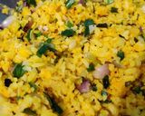 स्प्रिंग अनियन पोहा (spring onion poha recipe in Hindi) रेसिपी चरण 3 फोटो