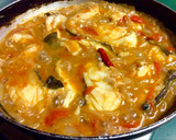 Foto del paso 6 de la receta: Cazuela de bacalao fresco con cebolla, tomate y vino tinto