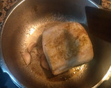 Foto del paso 2 de la receta: Cinta de lomo de cerdo con salsa de cebolla y almendras en olla