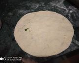 A picture of step 3 of Onion paratha in 2 way.