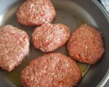Foto del paso 4 de la receta: Hamburguesas de carne pimientos y cebolleta
