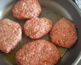 Foto del paso 4 de la receta: Hamburguesas de carne pimientos y cebolleta