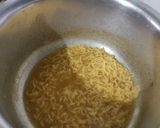 A picture of step 3 of Cheesy maggi.