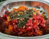Une image de l'étape 7 de Salade de carottes et tomates aux raisins.
