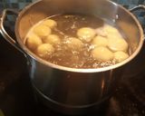 Foto langkah ke 5 dari resep Klepon Ubi Kuning.