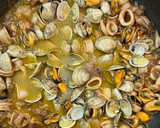 Foto del paso 6 de la receta: Fideuá de marisco de mi madre
