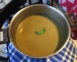 Une image de l'étape 7 de Soupe anti gaspi au chou romanesco,fines herbes et pissenlit au bouillon de champignons.