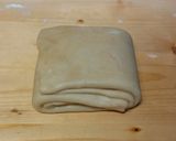 Burgonyás-fetás tésztakoszorú recept fázis 4 fotója