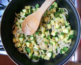 Foto del paso 2 de la receta: Rajas con crema y queso