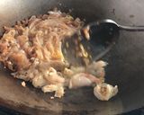 A picture of step 3 of Easy Pad Thai with Shrimp.