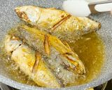 Foto langkah ke 3 dari resep 28. Ikan Kembung Goreng Sambal Seruit (Khas Lampung) Suegerr banget! 😍😋.