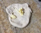 Foto del paso 2 de la receta: Pancitos saborizados con bollos de pizza que almacenamos en freezer