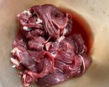 Foto langkah ke 1 dari resep Dendeng santan cabe hijau.