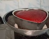 हार्ट शेप रेड वेलवेट केक (heart shape Red velvet cake recepie in hindi) रेसिपी चरण 7 फोटो