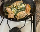 Foto del paso 2 de la receta: Pechuga a la plancha con acelga