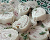 Foto del paso 3 de la receta: Canapés de queso y jamón york