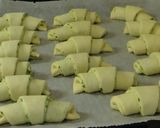 Medvehagymás kiflik recept fázis 4 fotója