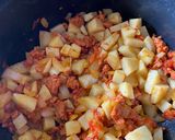 Foto del paso 2 de la receta: Tacos acorazados de longaniza con papas