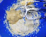 Foto langkah ke 5 dari resep Cake Marmer Tape.