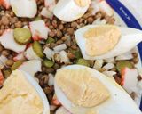 Foto del paso 6 de la receta: Ensalada de lentejas con palitos de cangrejo y huevo