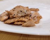 Foto langkah ke 3 dari resep Aglio E Olio : Shrimp And Salmon Pasta.
