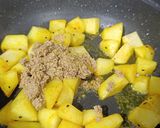 A picture of step 5 of Aloo Posto.