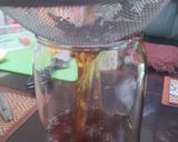 Foto langkah ke 2 dari resep Easy Pizzy Squizy Ice Tea.