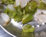 अनियन-कैप्सिकम की सब्जी(Onion Capsicum ki sabzi recipe in hindi) रेसिपी चरण 1 फोटो