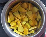 A picture of step 1 of Potato Pumpkin curry.