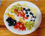 รูปขั้นตอนการทำที่ 2 ของ โยเกิร์ตToast ผลไม้เด็กกินได้