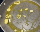 Foto del passaggio 2 della ricetta Spadellata di baccelli di fave e piselli