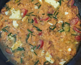 Foto del paso 3 de la receta: Tortilla de zanahoria y tomate con queso.