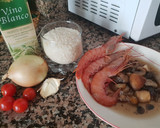 Foto del paso 1 de la receta: Risotto de setas y gambones