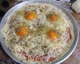 Foto del paso 3 de la receta: Pizza casera de jamón y queso con huevos