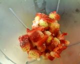 A picture of step 1 of Strawberry Smoothie 😍🍓🍧.