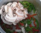 Foto del paso 4 de la receta: Quesadilla de panela con champiñones y pimientos