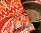 Hình bước làm 2 của món Mì Lẩu Thái Mama Chua Cay Nấu Cồi Sò Điệp & Cà Chua
