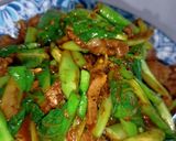 รูปขั้นตอนการทำที่ 3 ของ ผัดเครื่องแกงหมูใส่คะน้า