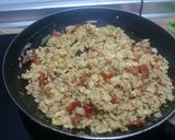 Foto del paso 3 de la receta: Paquetitos de acelgas con revuelto de pescado en cama de tomate