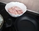 Une image de l'étape 2 de Riz jaune + poulet à la sauce tomate.