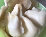 Foto langkah ke 1 dari resep Jamur goreng tepung.