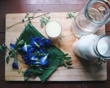 A picture of step 1 of Ice Milk Butterfly pea.