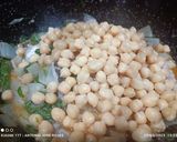Foto del paso 7 de la receta: Acelgas, garbanzos y bacalao Skrei