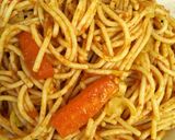 A picture of step 4 of Garlic Stir Fried Pasta.