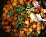 A picture of step 6 of Olkopi Koraishutir Ghonto (Kohlrabi / Knol Kohl & Green Peas Curry - Bong style).