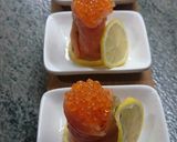 Foto del paso 5 de la receta: Rollitos de salmón con caviar rojo